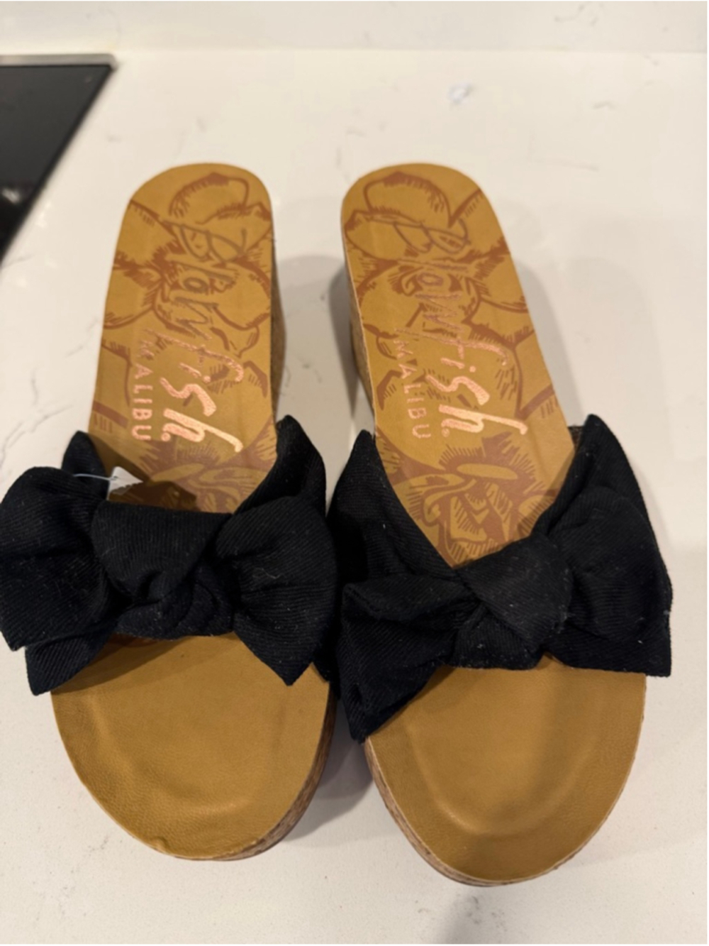 Blowfish Malibu Black Bow Wedge Sandals
EUC size 10